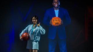 魔术师约翰逊“现身”进博会NBA观赛派对 中国移动咪咕黑科技解锁观赛新体验