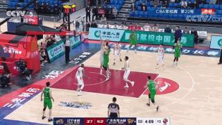 GIF-难逃五指山！易建联2秒内连送韩德君两火锅