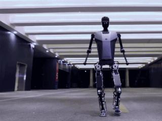 全球首个纯电驱全尺寸人形机器人“天工”亮相