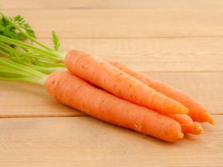 经常食用胡萝卜，有助于预防夜盲症、干眼症等眼部疾病