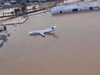 机场被泡！天桥当家！巴西洪灾肆虐已致95人死亡