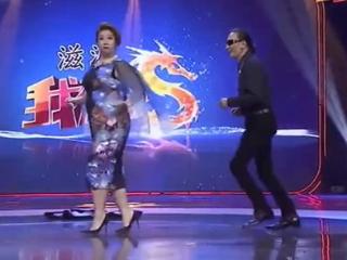 84岁谢贤和郑欣宜同台斗舞，舞姿不减当年，场面一度惹众人掌声