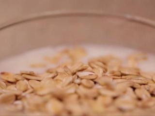 燕麦是“害人麦”还是“养生麦”？吃多了会升血糖？可能是吃错了