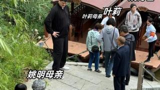 姚明一家奢华游千岛湖，万元酒店费曝光，13岁女儿时尚抢镜！