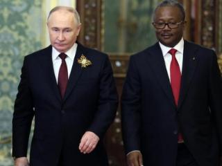 普京在克里姆林宫与几内亚比绍总统举行会谈
