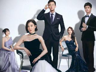 香港女星张凤妮复出拍剧，满脸细纹变沧桑，嫁入豪门连生三个女儿