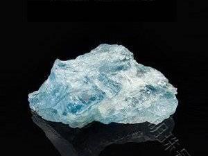 海蓝宝石：可盐可甜秘诀源于它清澈的颜色