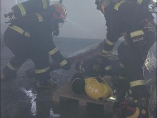 消防员被困火场，呼救器报警是啥意思
