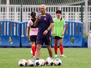 中国U17女足很难适应高强度比赛，实力和经验均有待提升
