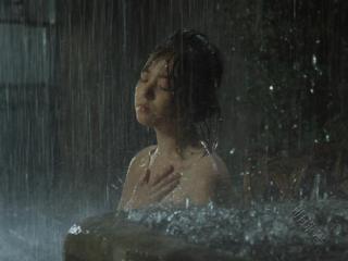 日本女性挣扎求生纪实片，电影尺度惊人，当年轰动一时！