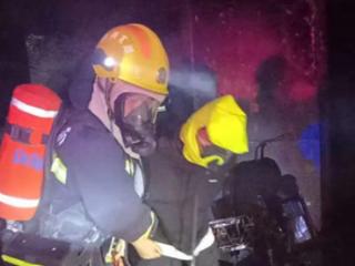 浏阳一居民家发生火灾3人被困浏阳消防及时救援
