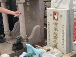 黄家驹墓碑遭涂污，香港警方拘捕两人