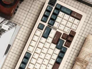 珂芝k98机械键盘京东开售，提供三种颜色选择
