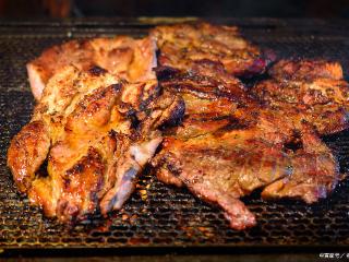 冬日暖阳美味盛宴：烤羊小腿，比炖汤更诱人，让你秒变烧烤大师！