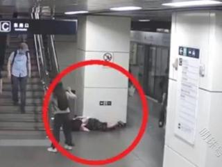 扎心！女子在地铁发病僵直摔倒、两次失去意识