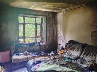湖北一小区居民家中卧室起火损失惨重