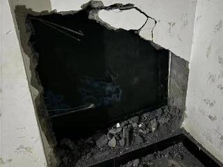 哈尔滨一小区地下室墙体被人掏出大洞，当地：非承重墙，已要求整