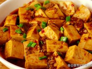 豆腐，作为中国传统食品之一，其口感滑、营养丰富，深受人们喜爱