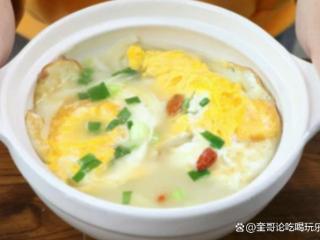 萝卜鸡蛋汤，是一道简单易做、营养丰富的家常汤品