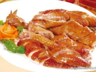 道口烧鸡，是河南滑县道口镇的传统名菜，历史悠久，风味独特