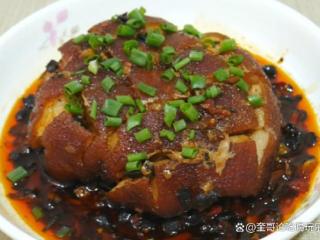 扣肉作为一道传统中华美食，历史悠久，口感鲜美，营养丰富