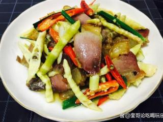 竹笋炒腊肉，是一道简单易学、美味营养的家常菜肴