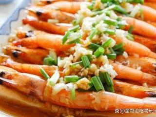 蒜蓉大龙虾，其独特的口感和做法吸引了无数美食爱好者的喜爱