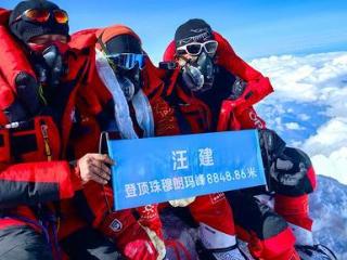 70岁登山者汪建登顶珠峰，刷新中国纪录
