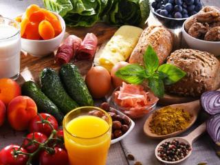 学生如何通过高蛋白饮食增强体质？哪些食物富含优质蛋白？