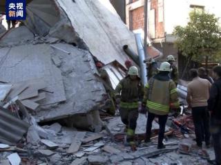 土耳其伊斯坦布尔一居民楼倒塌 有人员被困