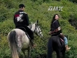 汪峰与森林北骑马视频曝光，网友：最浪漫的事，就是和你策马奔腾