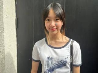 吴尊13岁女儿现身上海街头 和朋友逛街购物青春活泼