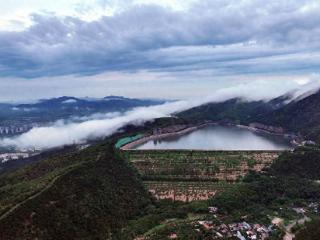 张子秋：雨中泰山的平流雾奇观