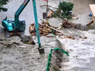 四川阿坝一镇干部抢险时遇泥石流失联，当地：正全力搜救