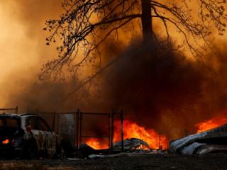 美国加州遭遇今年最大山火！数千人疏散，起因可能是纵火