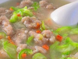 丝瓜肉片汤的做法：夏日清爽：丝瓜肉片汤的营养美味