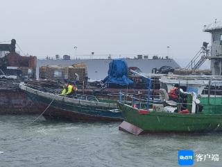 文昌海岸警方开展“地毯式”防台风人员撤离巡查