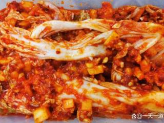 韩式泡菜的做法：不仅可以作为小菜单独食用，还可以烹饪各种菜肴