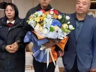 解清帅回到原生家庭，女友王正正回应高攀，言论看出正正情商高