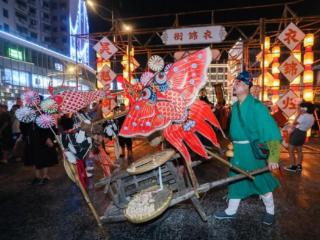 杭州临安：衣锦街迎接中秋佳节