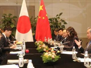 日媒：日本外相正在探讨与中国外长王毅举行会谈