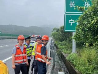 福州高速执法支队开展雨天隐患排查