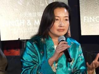 李绮红现身多伦多，54岁颜值崩塌显老态，网友惊呼认不出