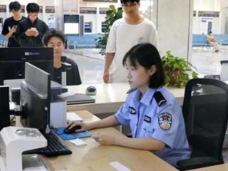 警号重启！司元羽女儿佩戴父亲生前的警号