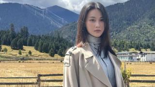 37岁张馨予西藏旅拍，鱼尾裙高原亮相美如画，敬业态度惹人爱