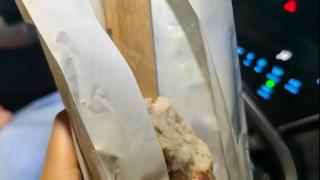新乡胖东来超市包装袋内除了面包还有一根木棍
