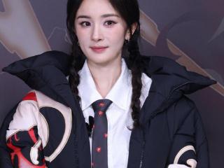 杨幂竟然在直播间罕见谈及女儿小糯米，还亲自送玩偶？