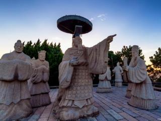 历史上三次“神秘”巧合，令人不得不怀疑，世界或许是一个轮回