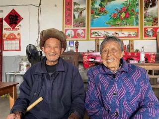 百岁老夫妻结婚82年恩爱如初