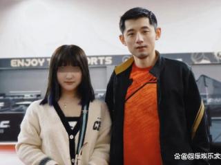 张继科和女友亲密合影曝光，太听女友话，曾为女友包游艇庆生！